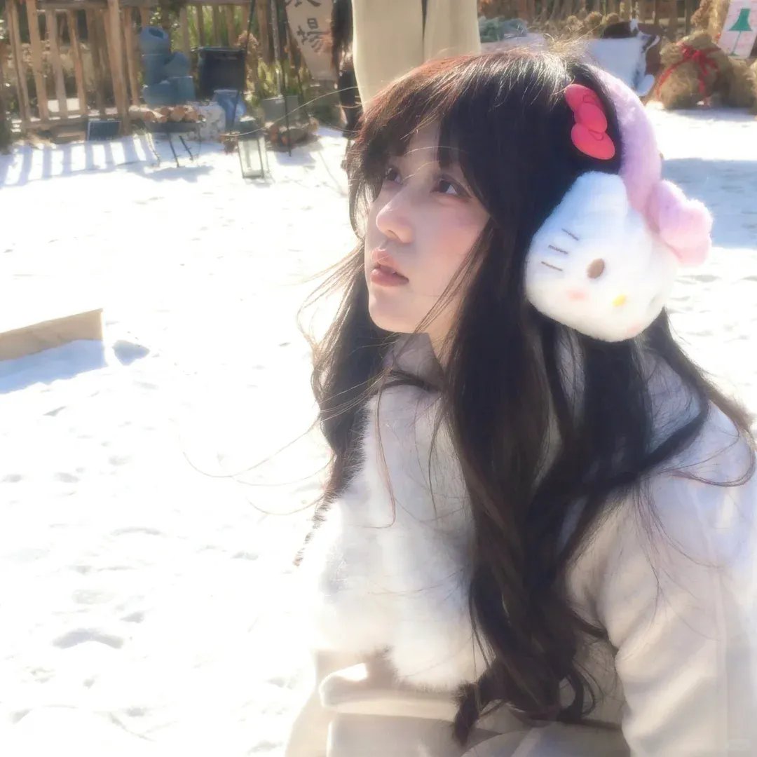小姑娘艾萝依